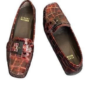 STUART WEITZMAN Maroon Leather
Crocodile Embossed Loafers with Buckle. Size 5.5M